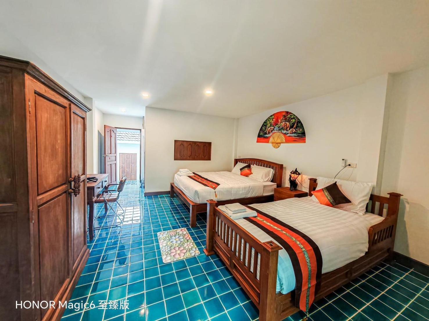 Baan Khlong Mae Kha Hotel