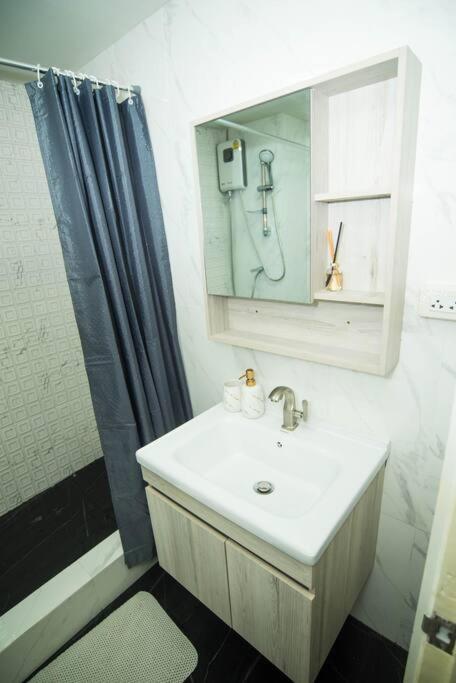 Cozy In Nimman Heart At Doorstep Apartment *