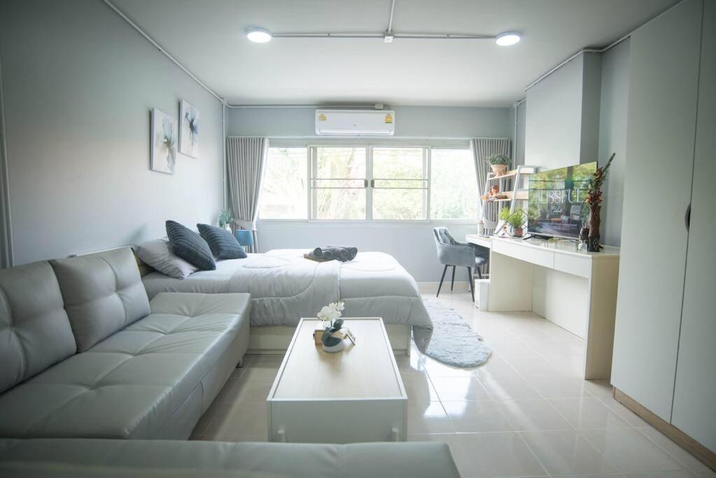 Cozy In Nimman Heart At Doorstep Apartment *