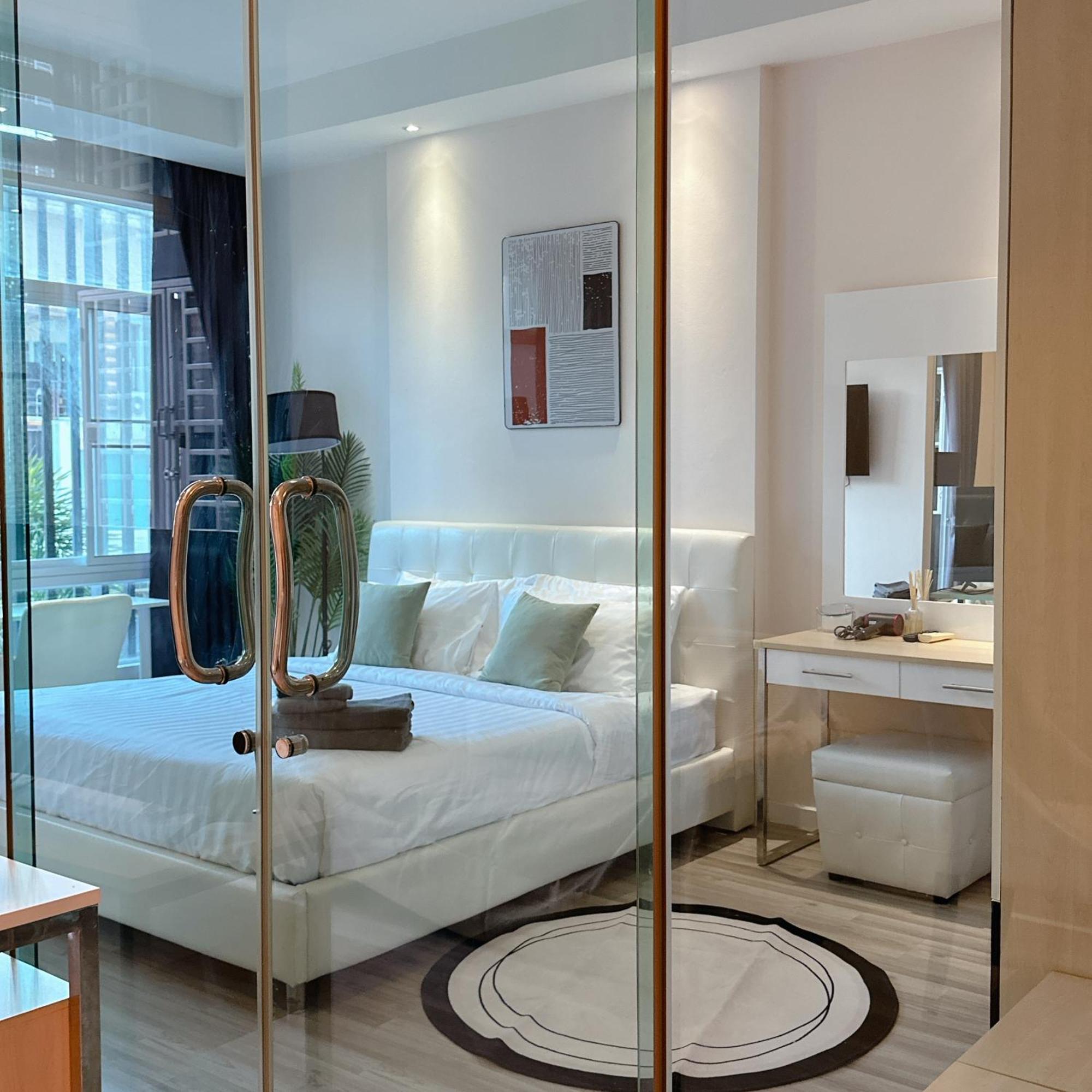 Stylish Near Fest Apartment