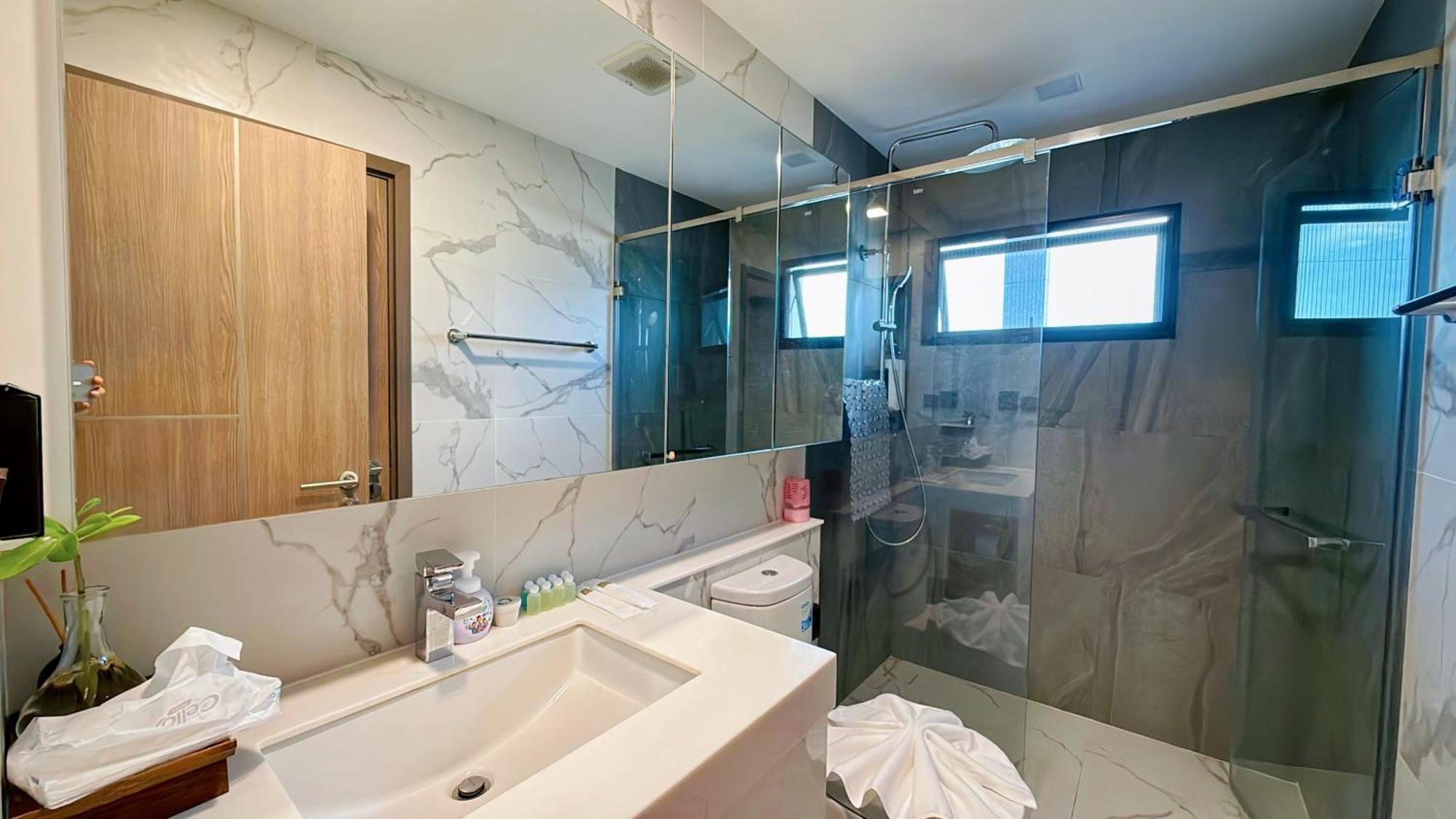 New Luxury Pool Gym Astra Sky River 3br Apartment