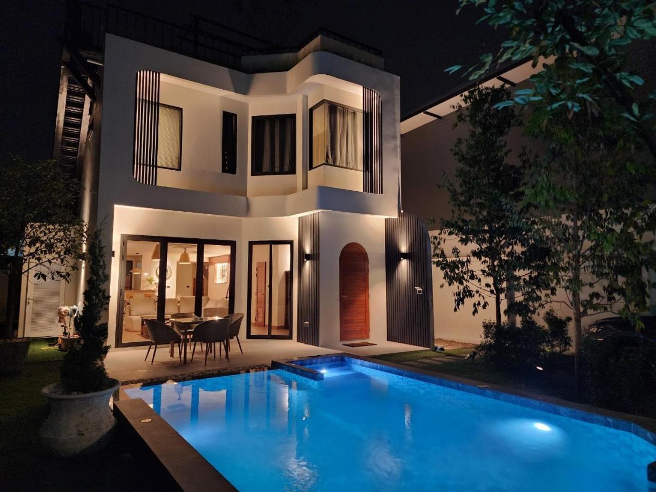 Sunset Rooftop Villa