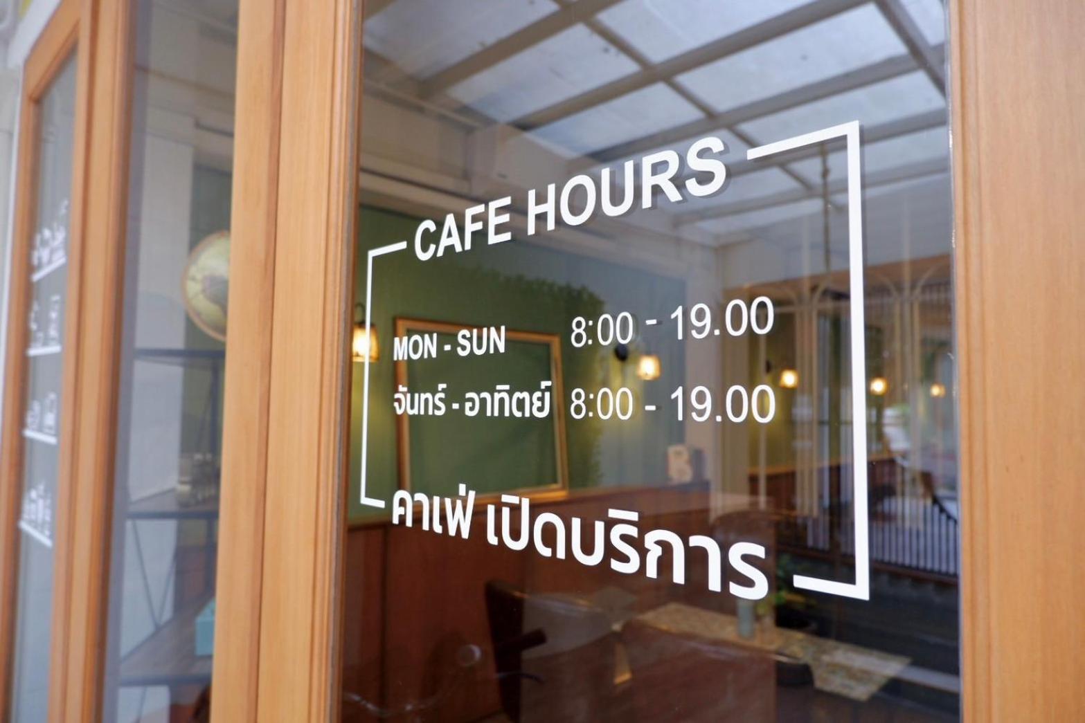 Redpanda & Cafe Hostel *