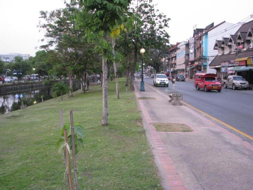 Hostel Near The Park Backpack House Chiang Mai