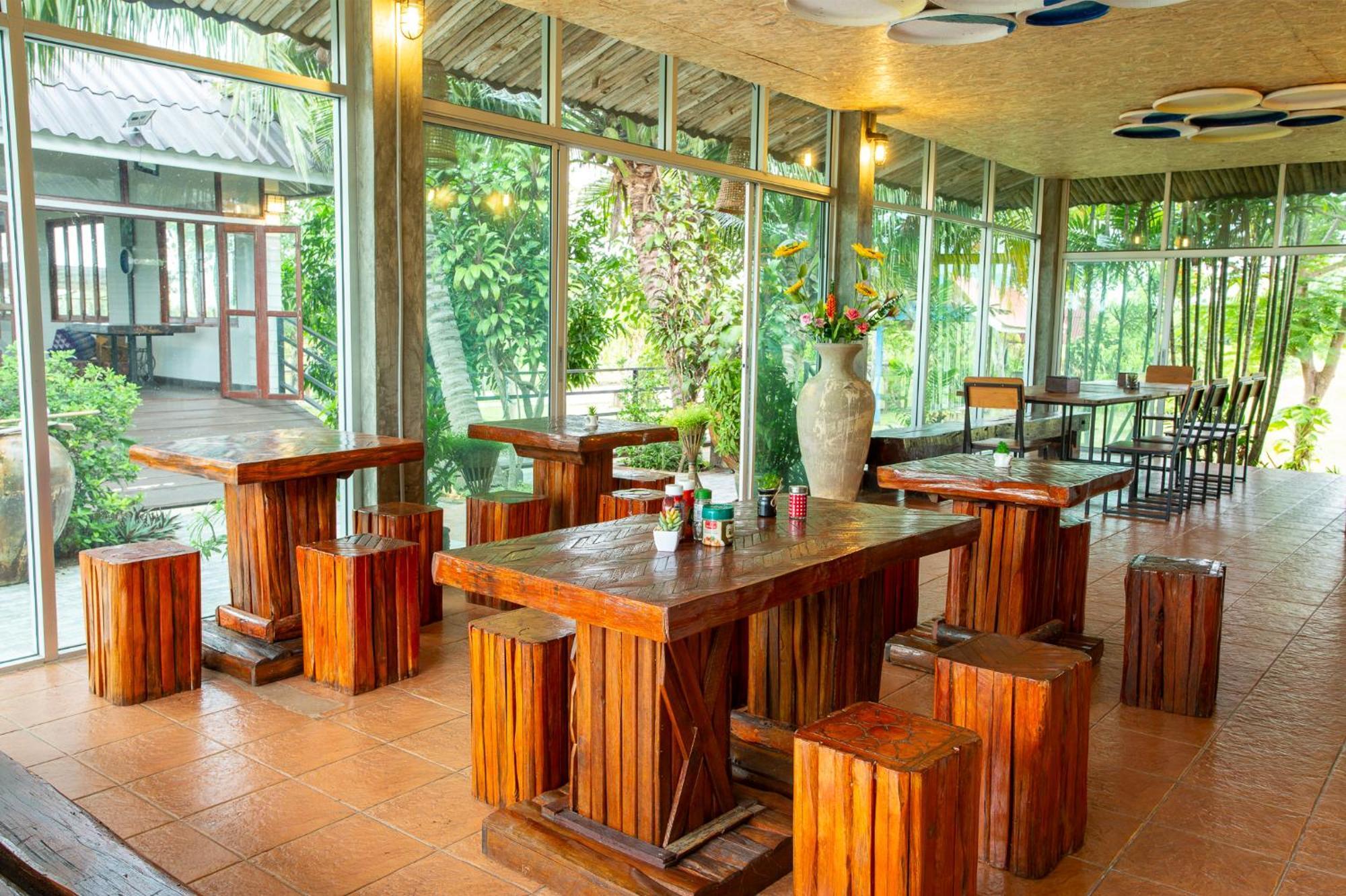 Phanumas Resort
