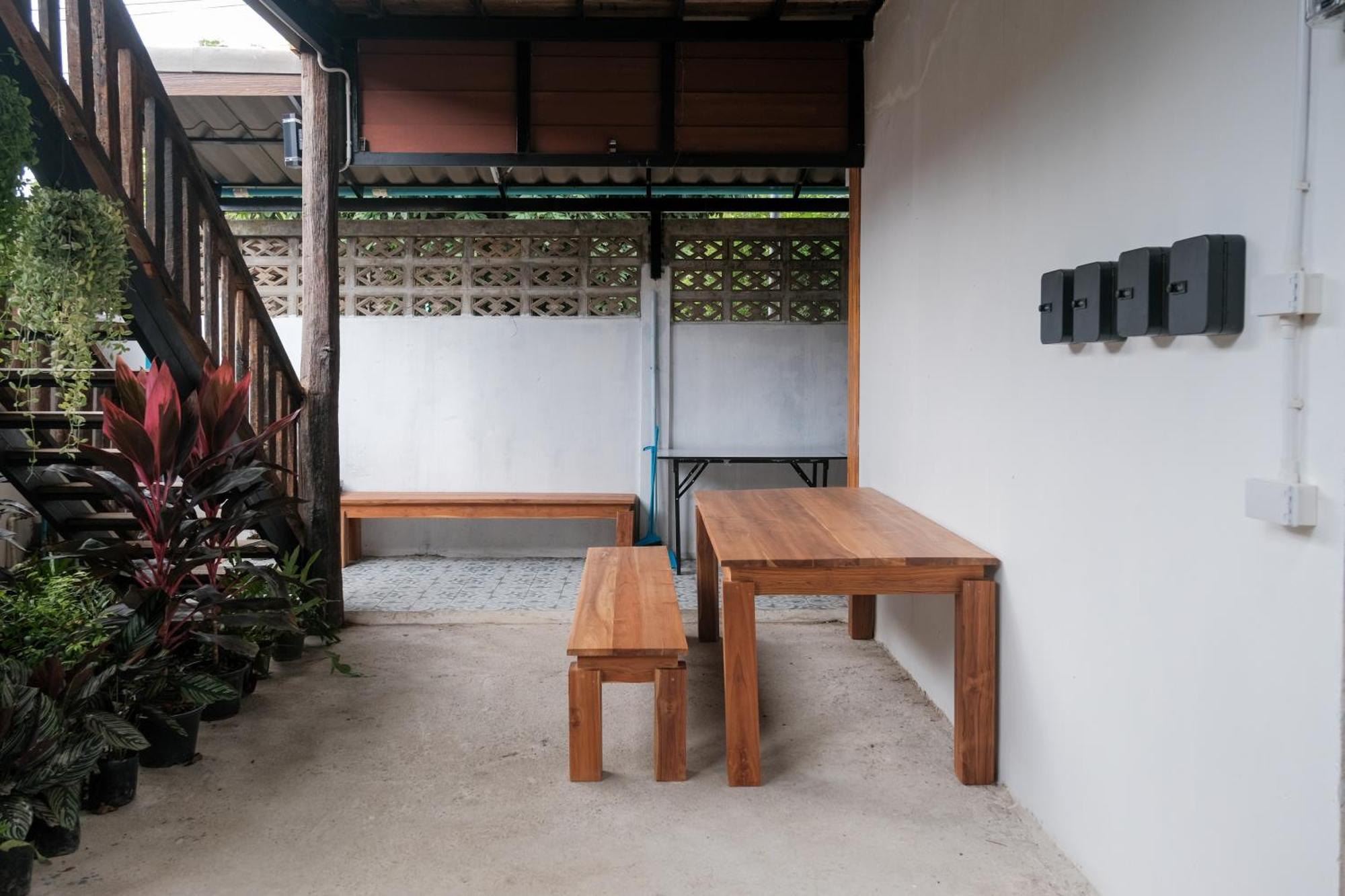 Guest house Riverside House