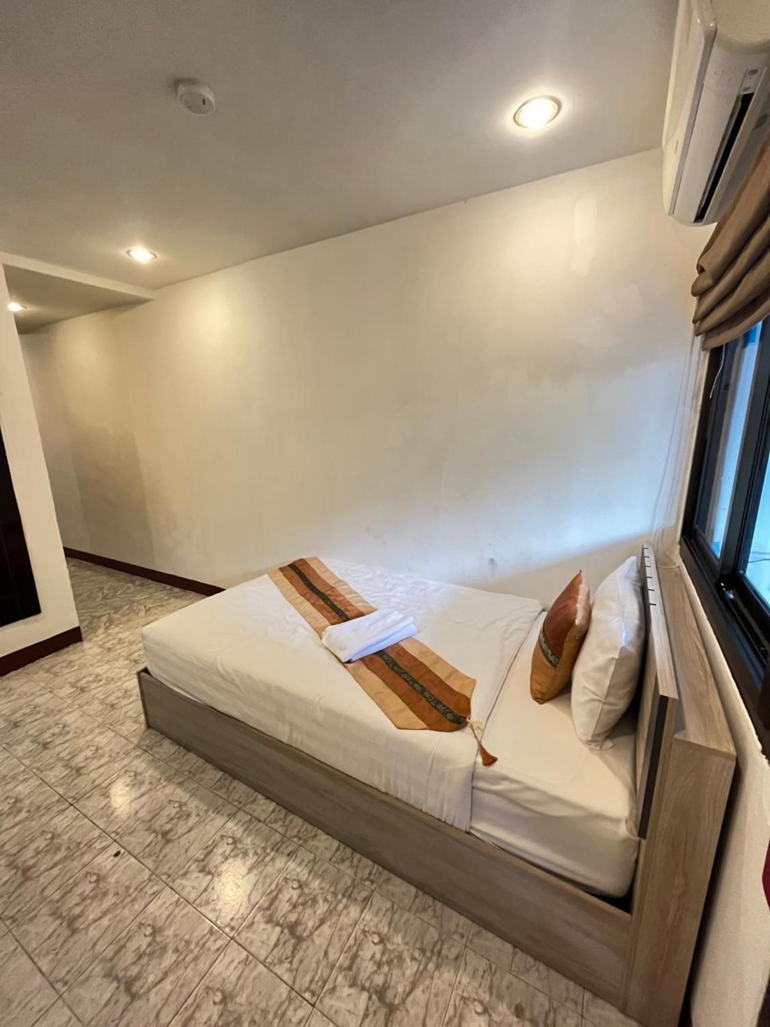 Pai Hotel *