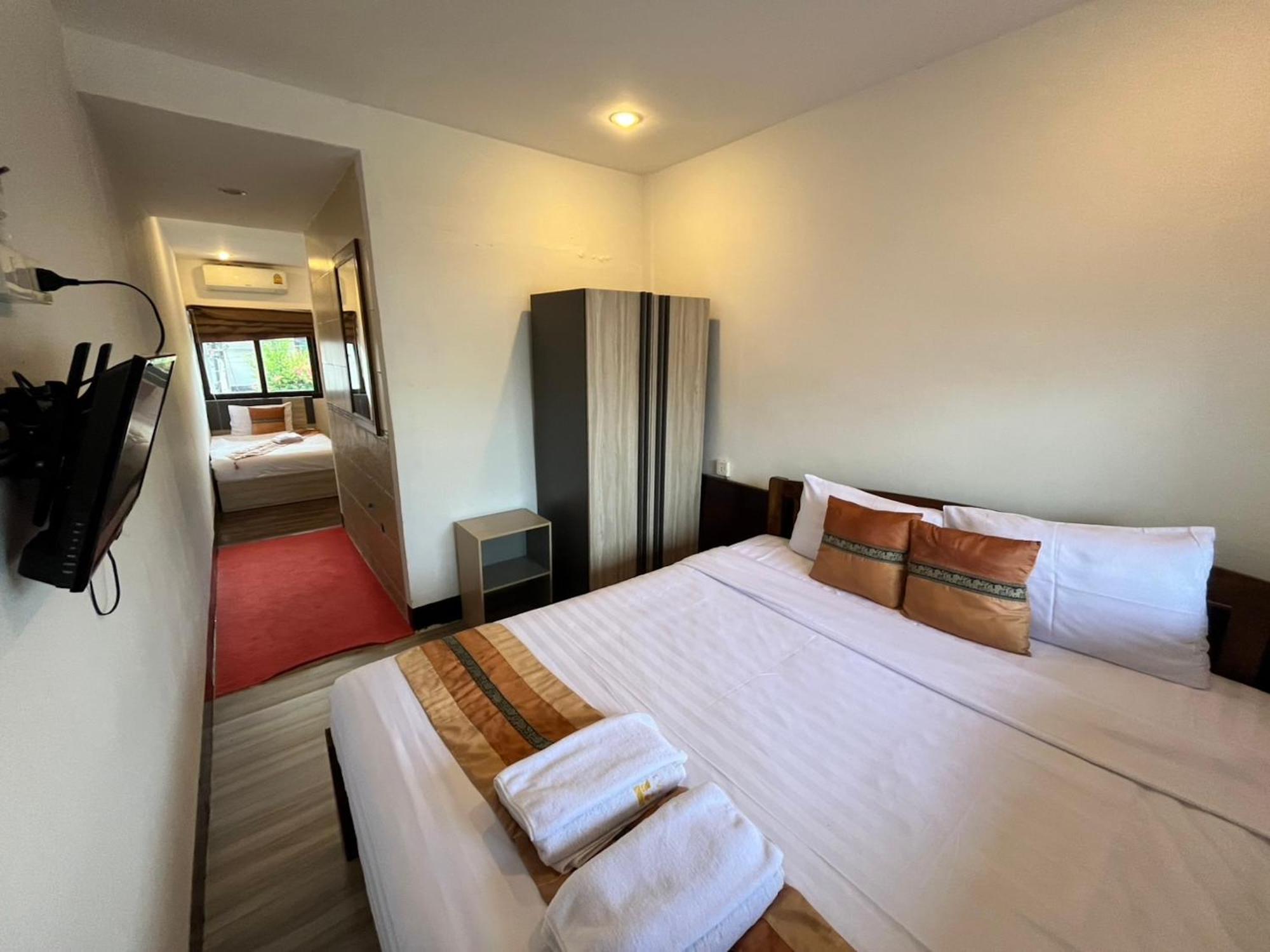 Pai Hotel *