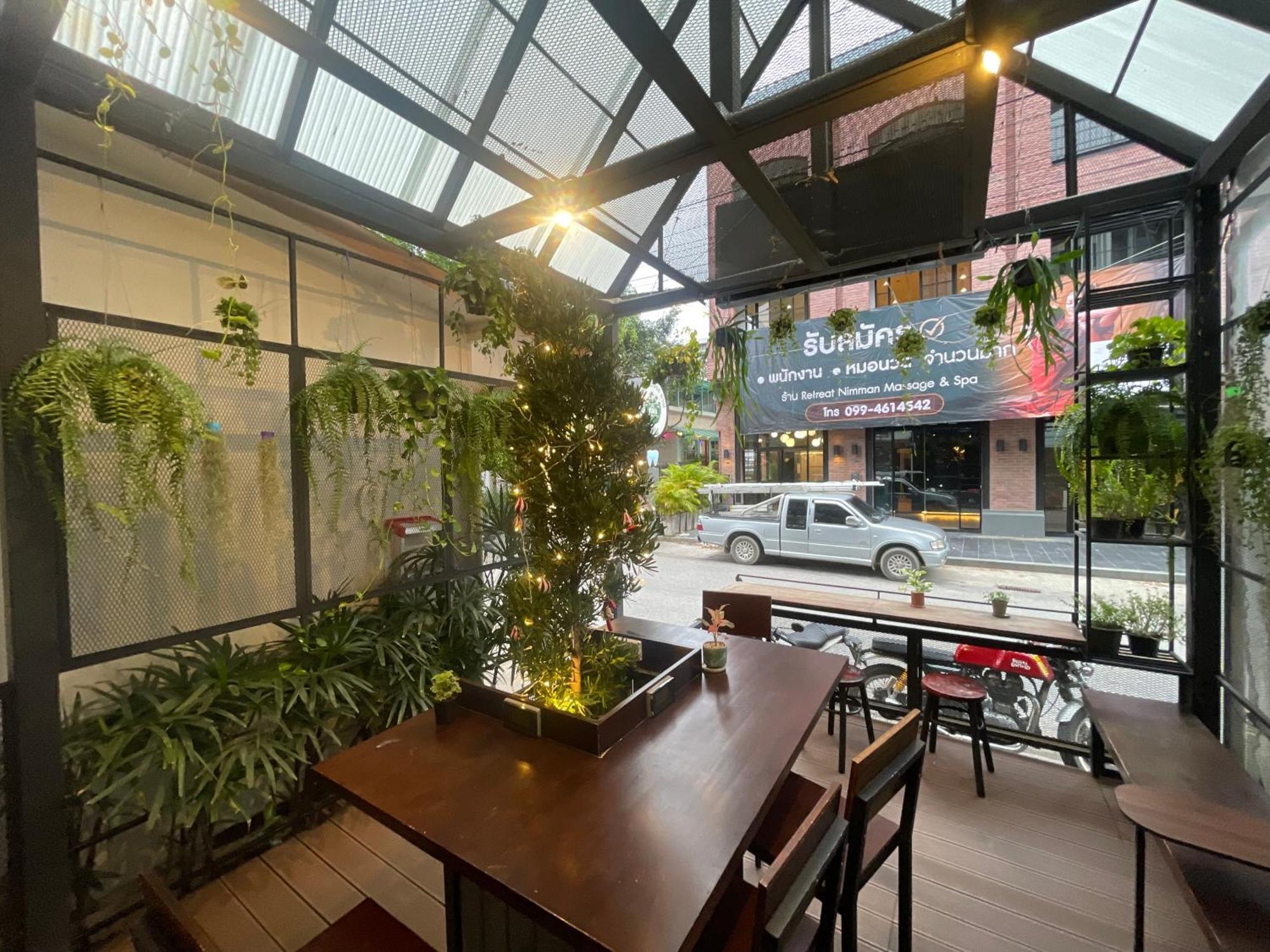 Asrama Forestdew Nimman & Cafe
