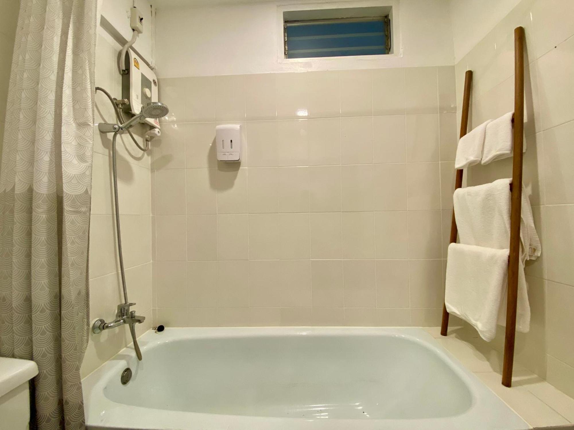 3 Bedroom House With Kitchen Suitable For Families Near Festival Holiday home Chiang Mai