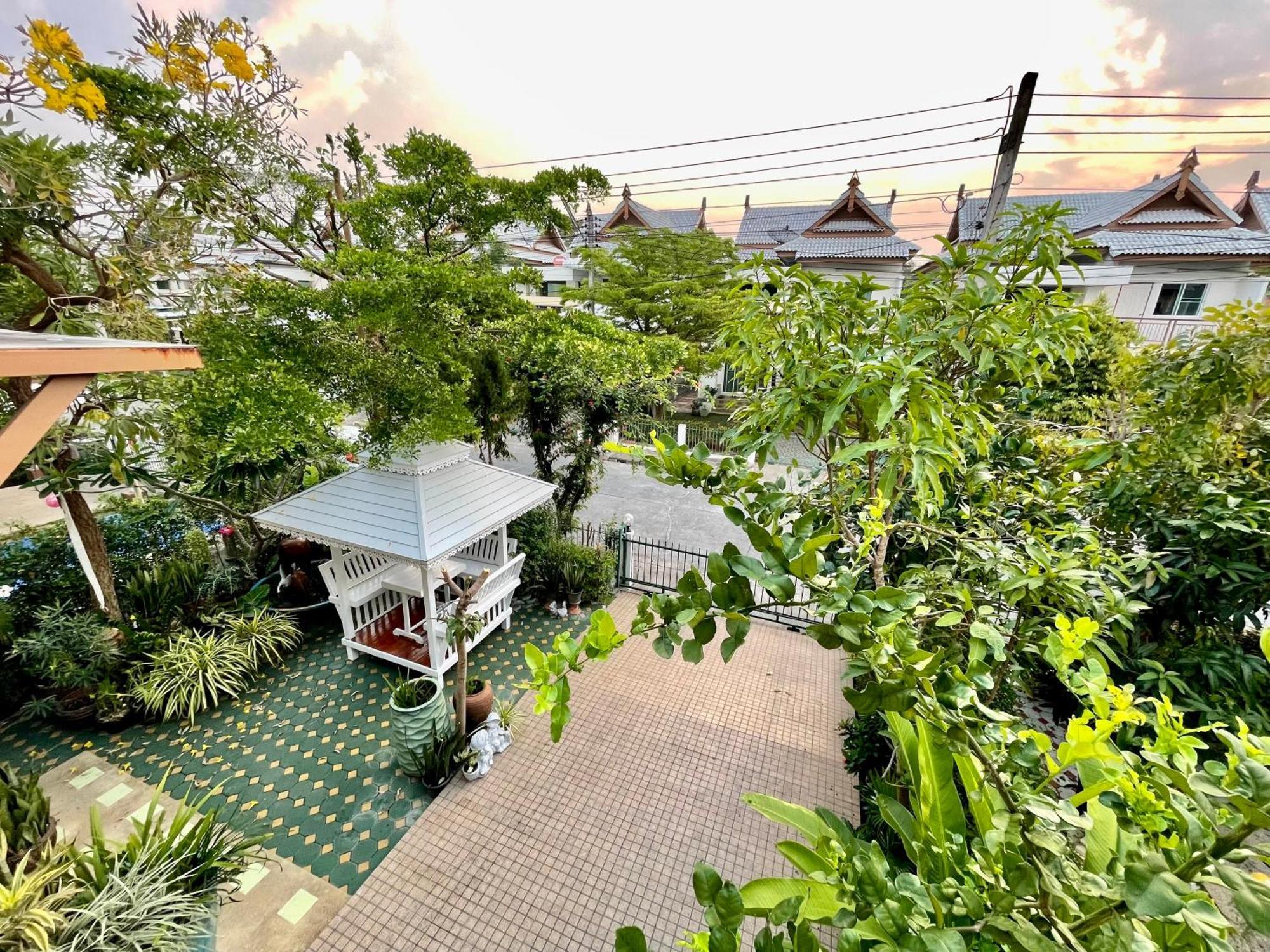Modern Thai Style Garden Villa *