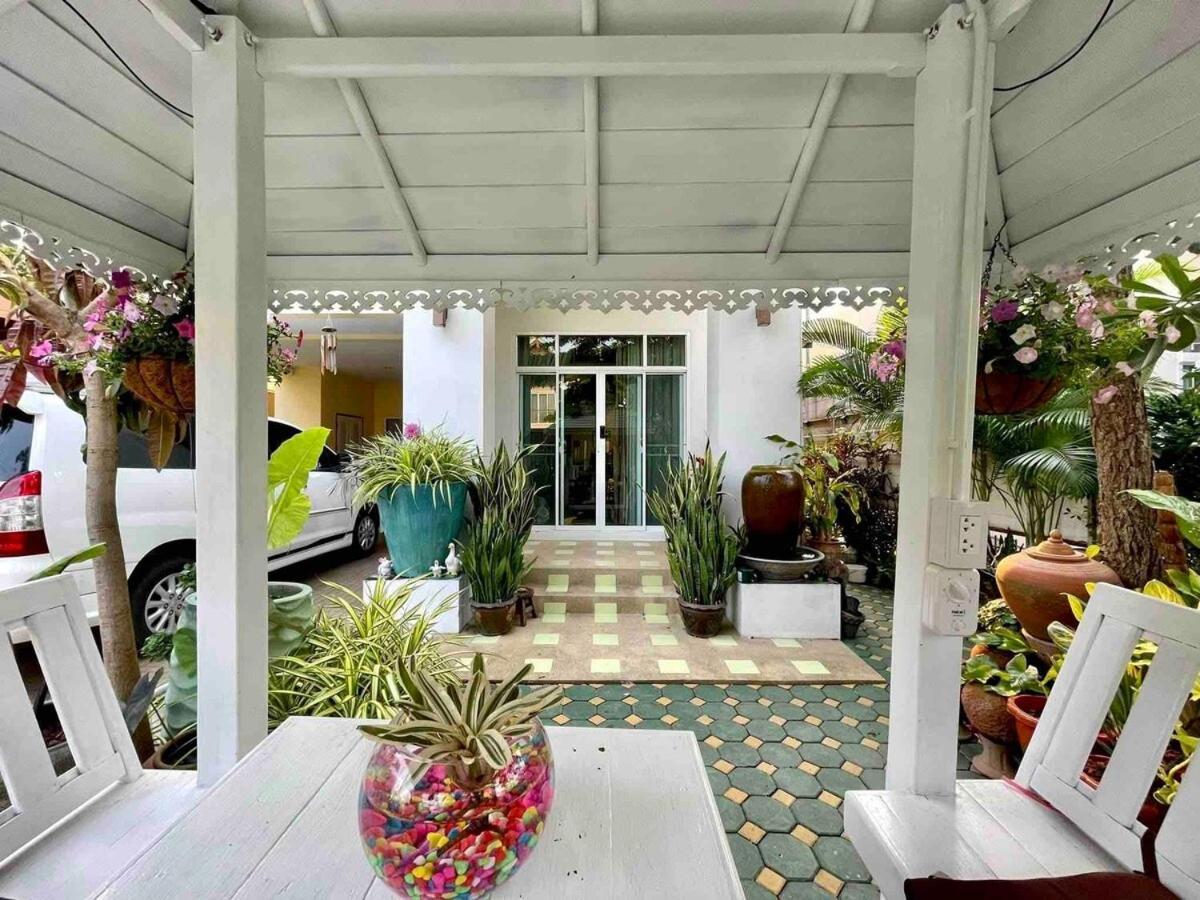 Modern Thai Style Garden