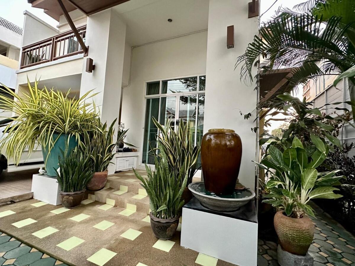 Villa Modern Thai Style Garden Chiang Mai