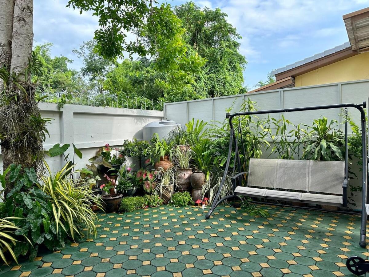 Modern Thai Style Garden