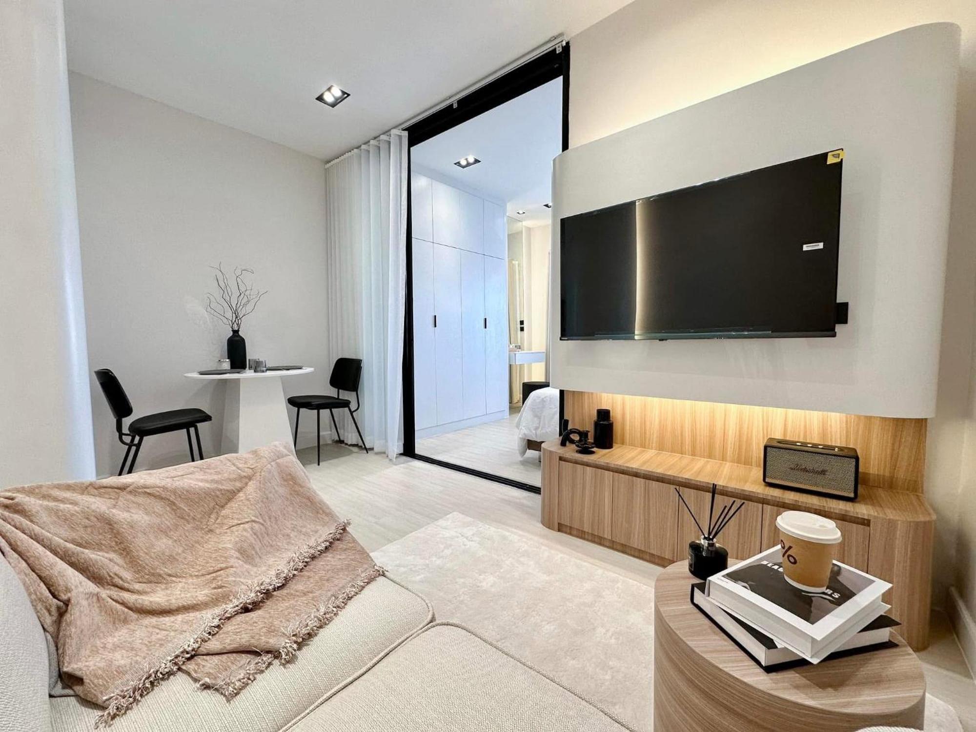Apartment Modern Luxury King-bed & For Easy Travel Chiang Mai