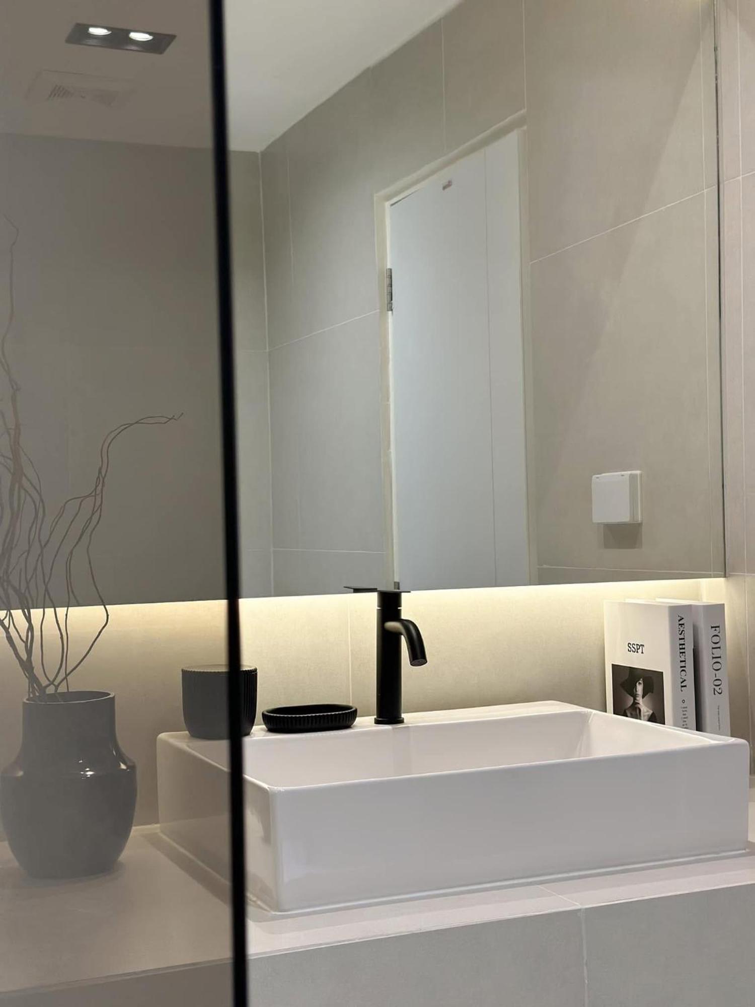 Apartment Modern Luxury King-bed & For Easy Travel Chiang Mai