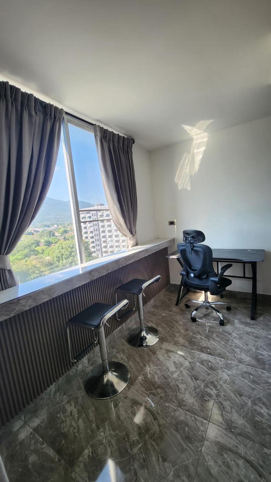 902 2 Fully Renovated Luxurious *