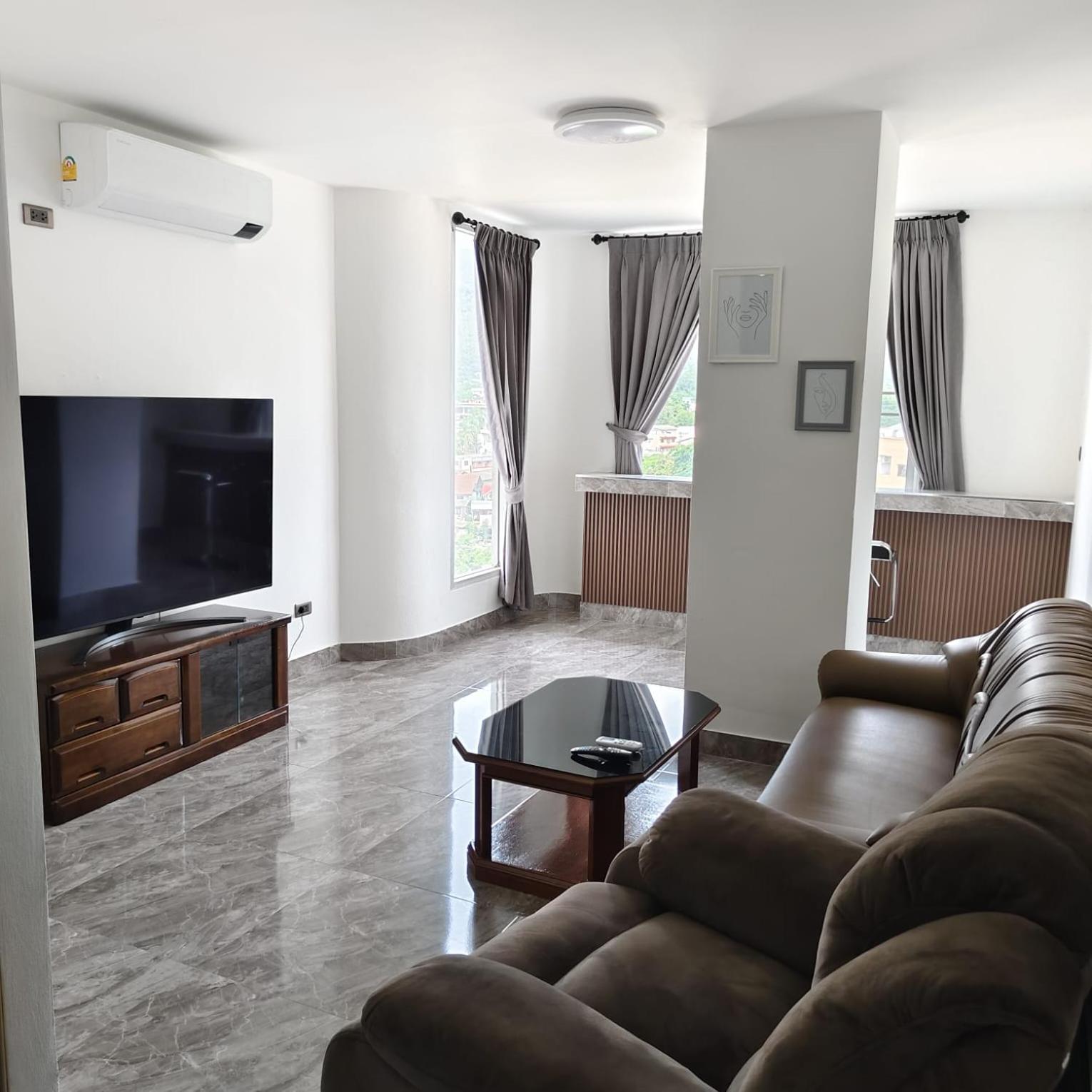 902 2 Fully Renovated Luxurious *