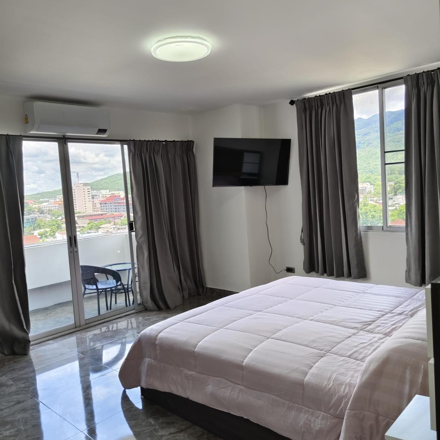 902 2 Fully Renovated Luxurious