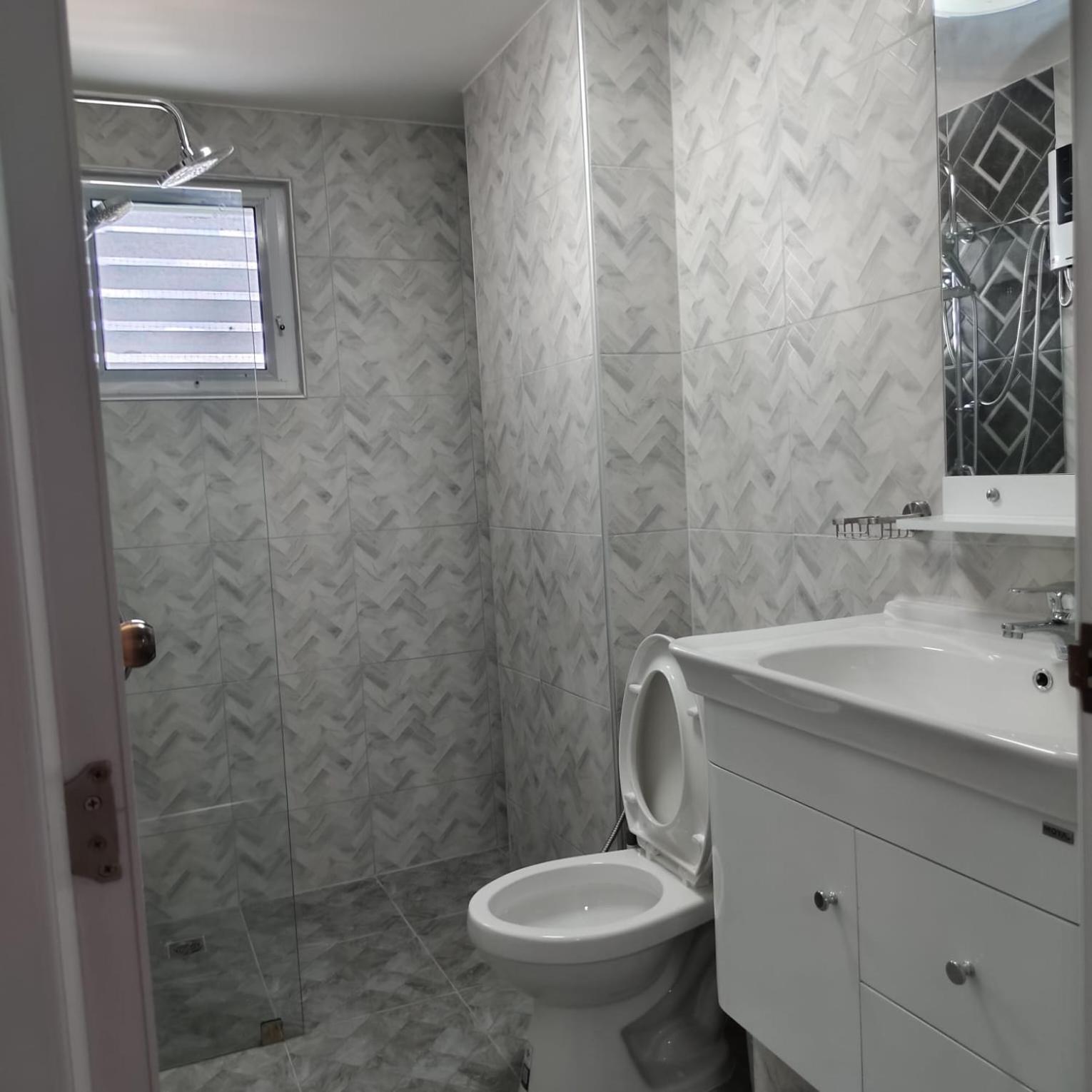902 2 Fully Renovated Luxurious Apartment *