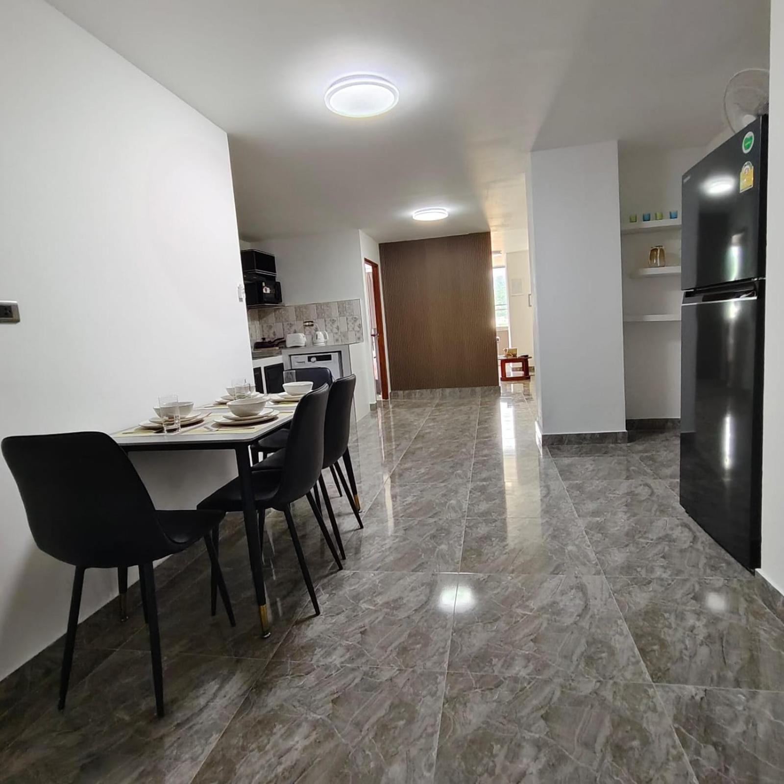 902 2 Fully Renovated Luxurious
