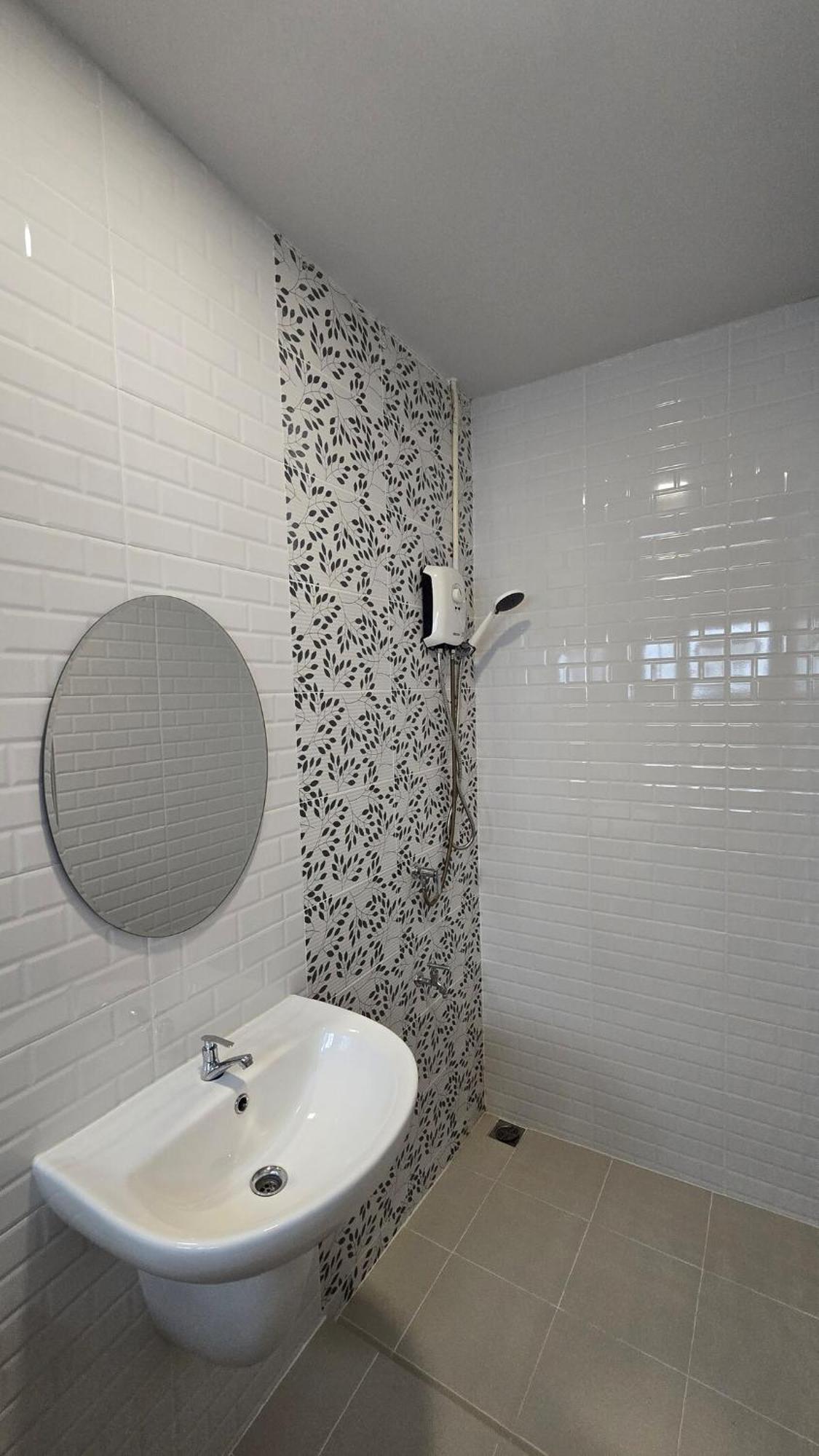 Charma Watket #7 Apartment *