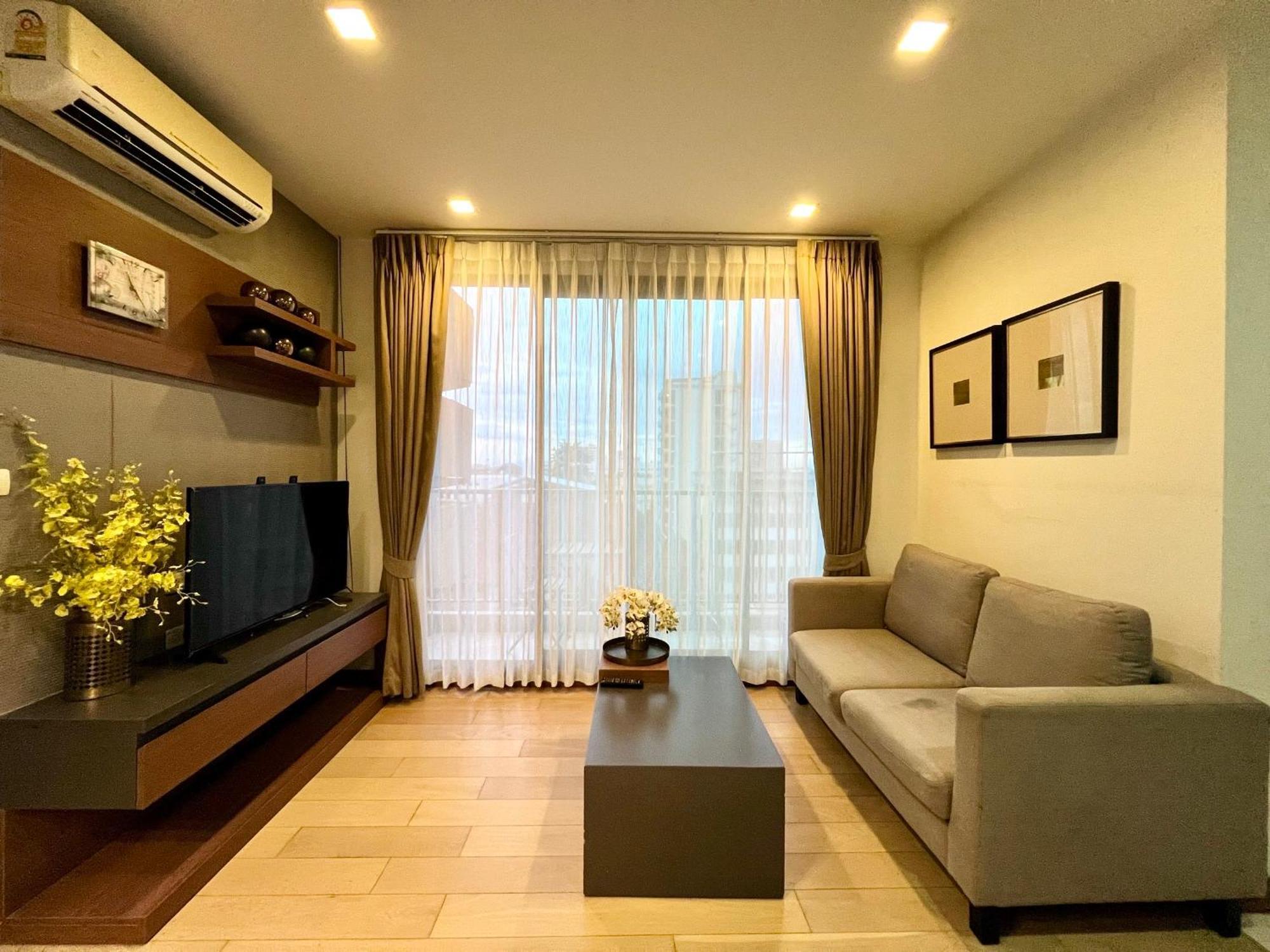 Modern 2-bedroom With Pool Apartment