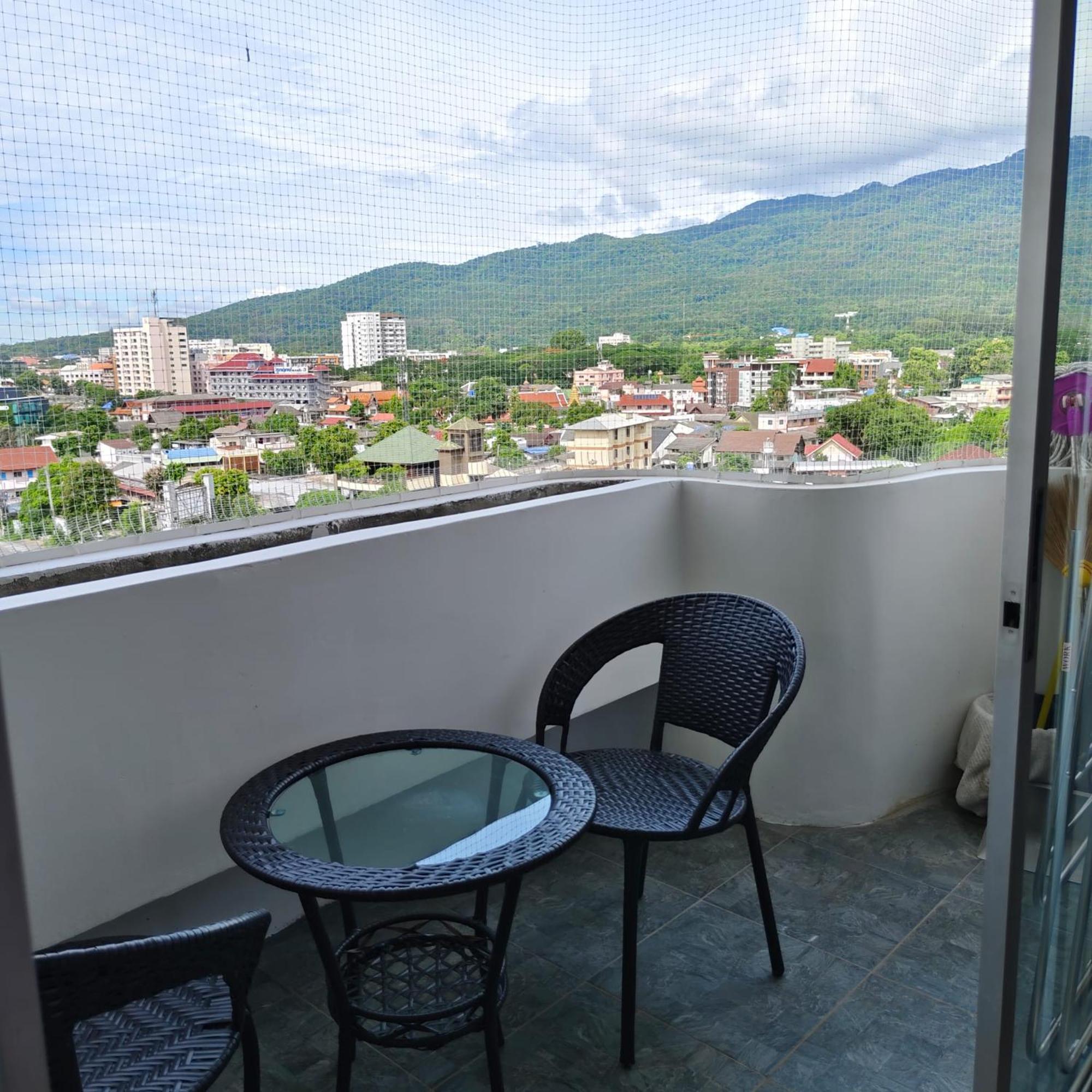 902 2 Fully Renovated Luxurious Apartment *
