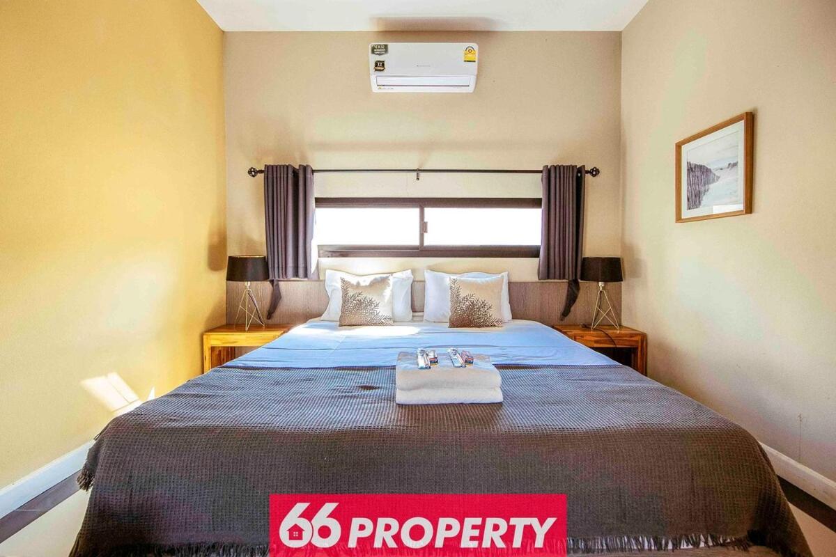 6 Bedroom Pool Near And Airport Villa *
