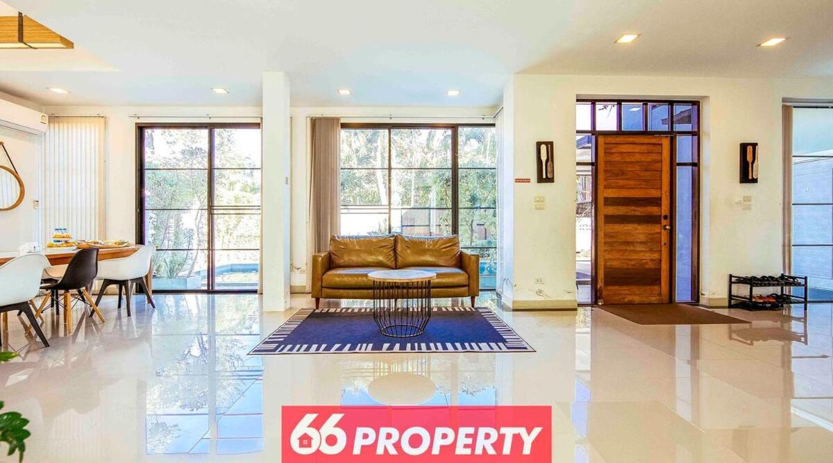 6 Bedroom Pool Near And Airport Villa *