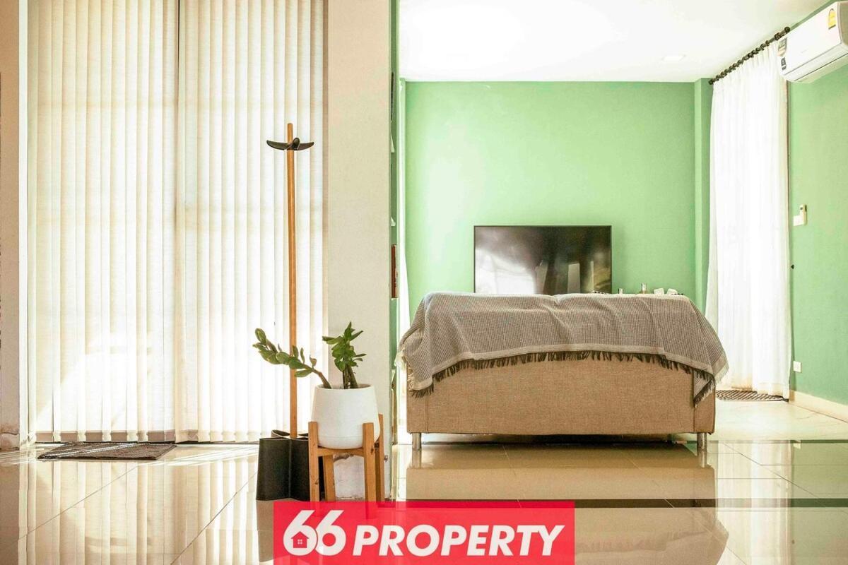 6 Bedroom Pool Near And Airport