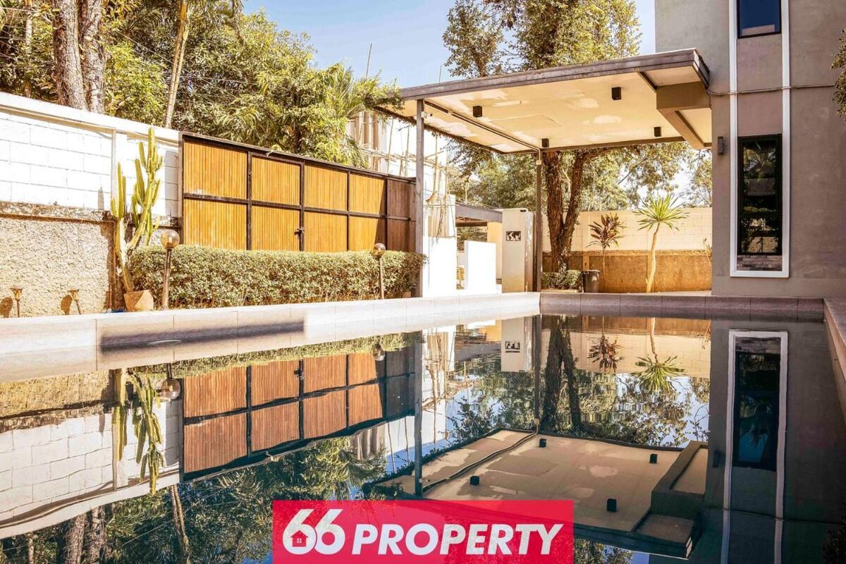6 Bedroom Pool Near And Airport *