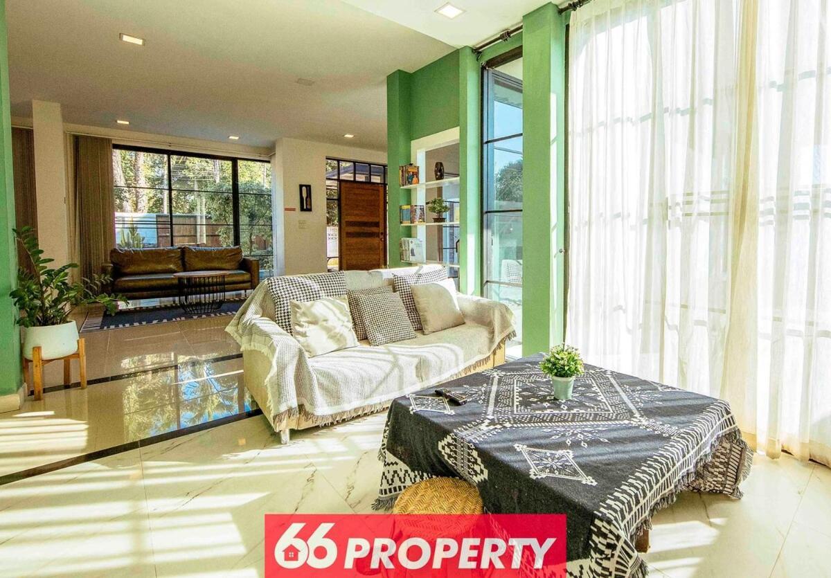 6 Bedroom Pool Near And Airport