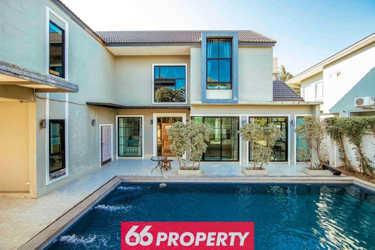 6 Bedroom Pool Near And Airport