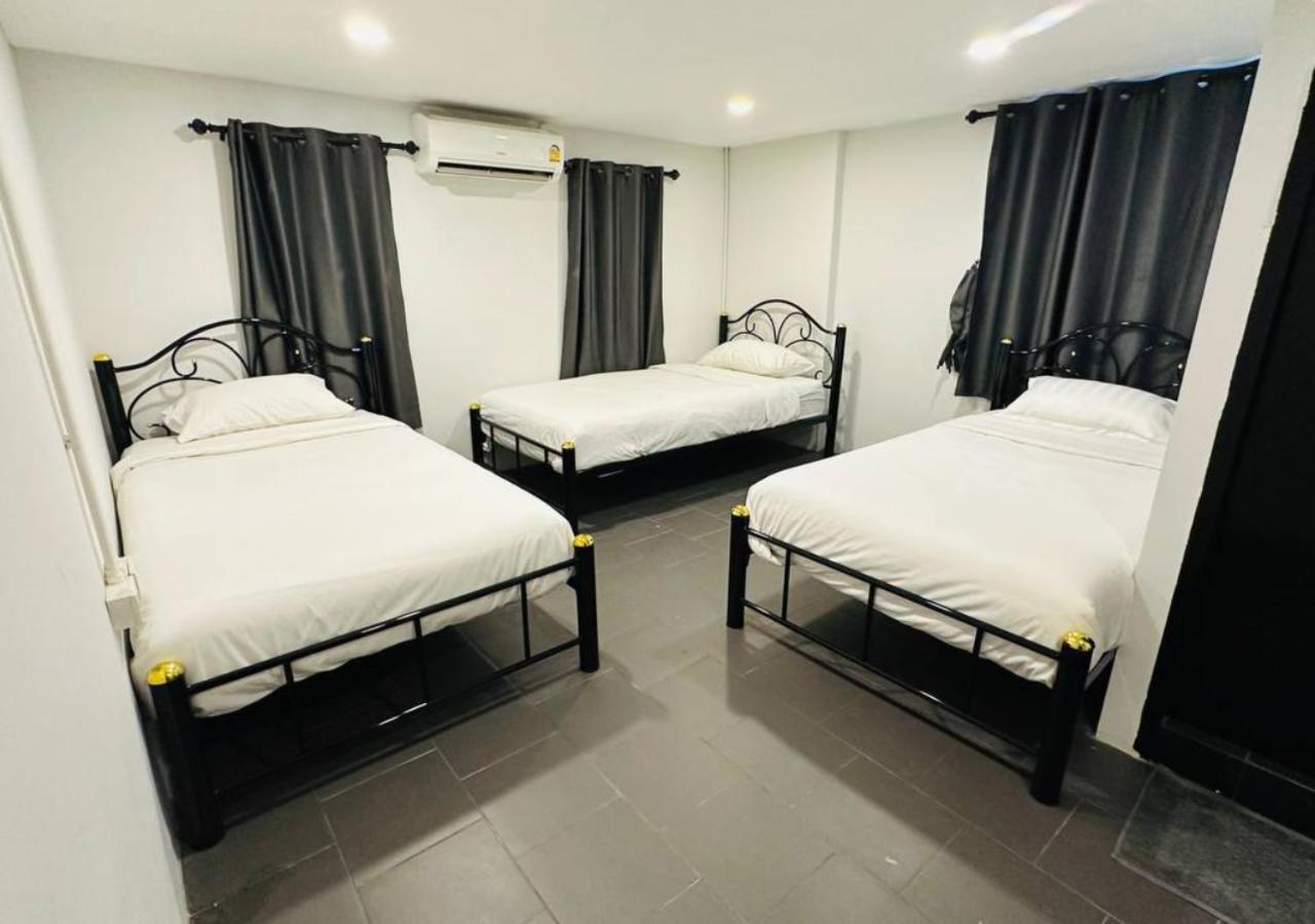 Adora Hostel *