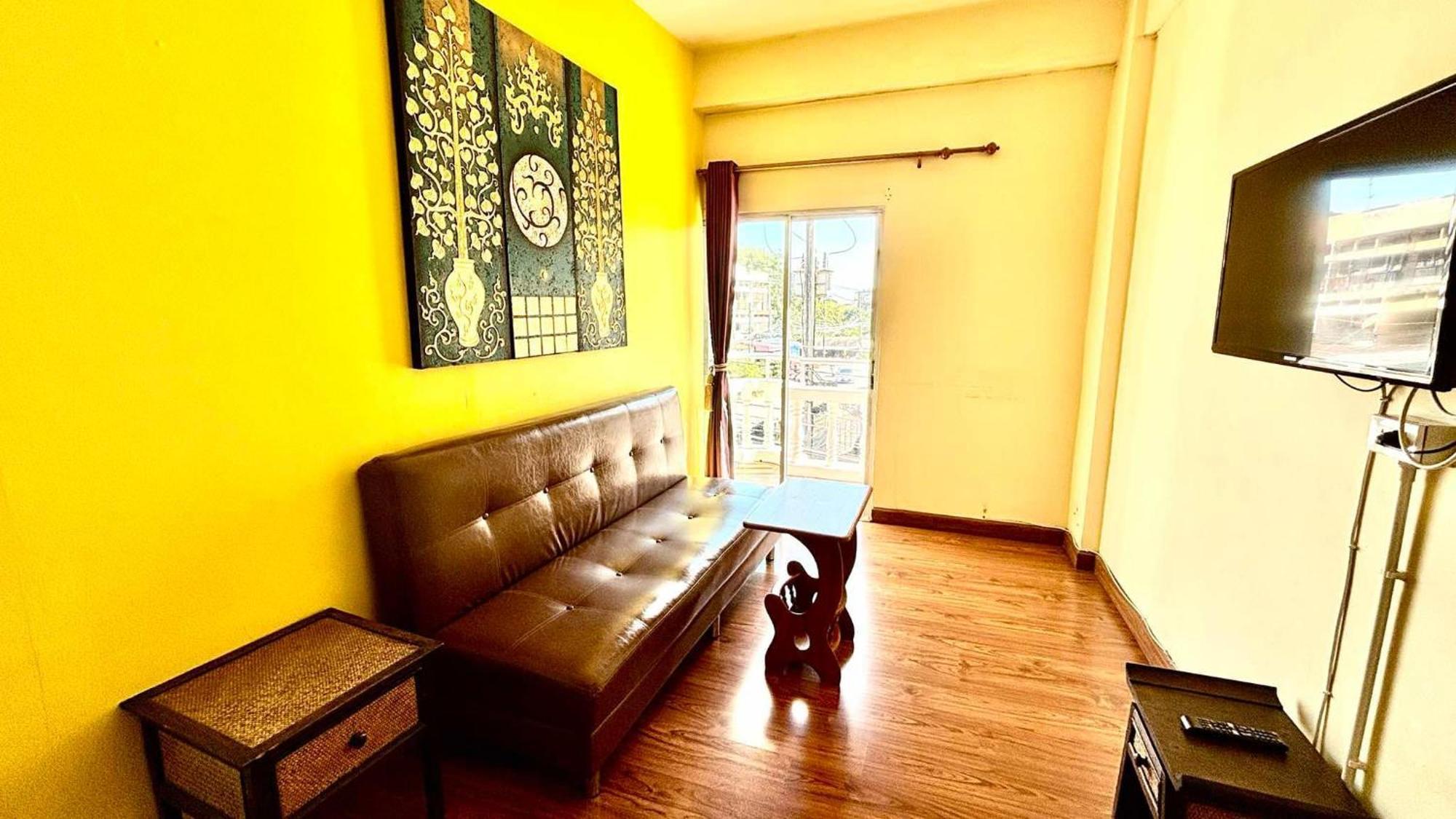 Yak Hotel 2*