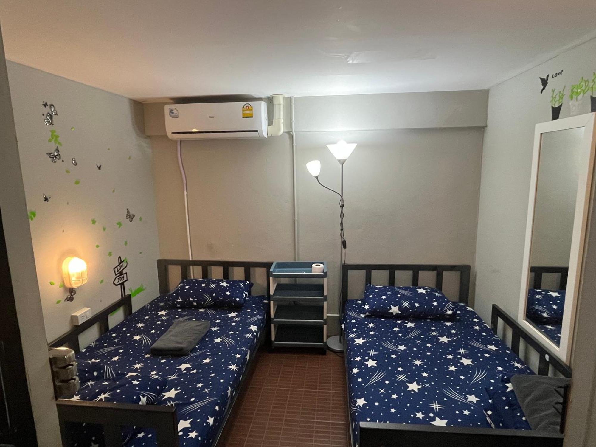 Lazy Gibbon 1 - Tha Phae Gate Hostel *