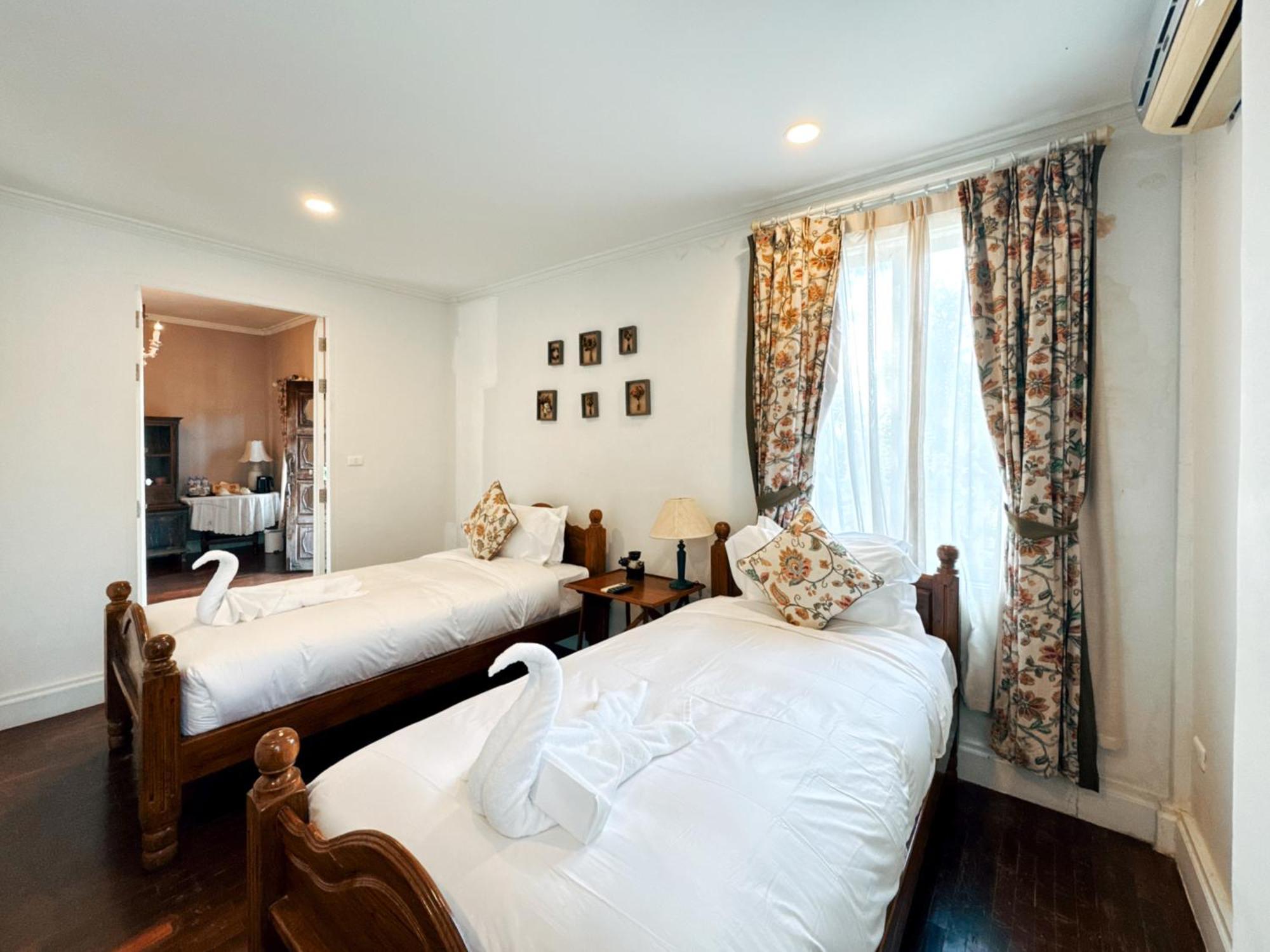 Hotel The Cathay &