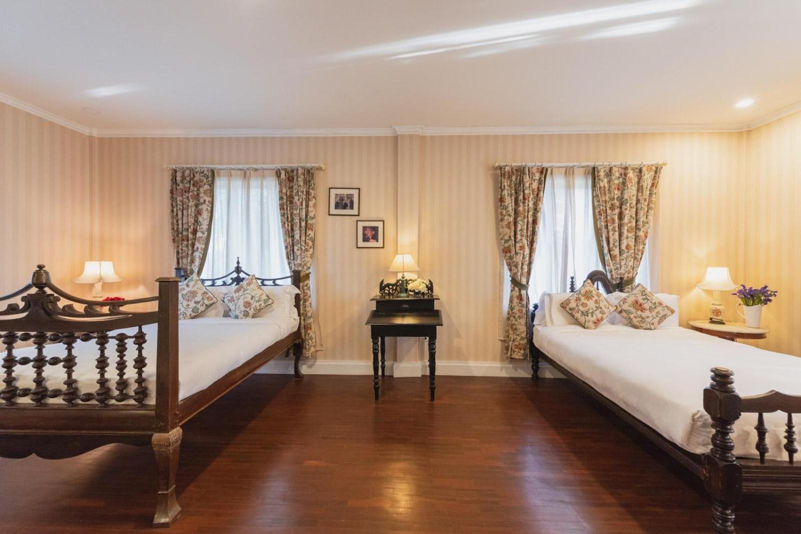 Hotel The Cathay & *