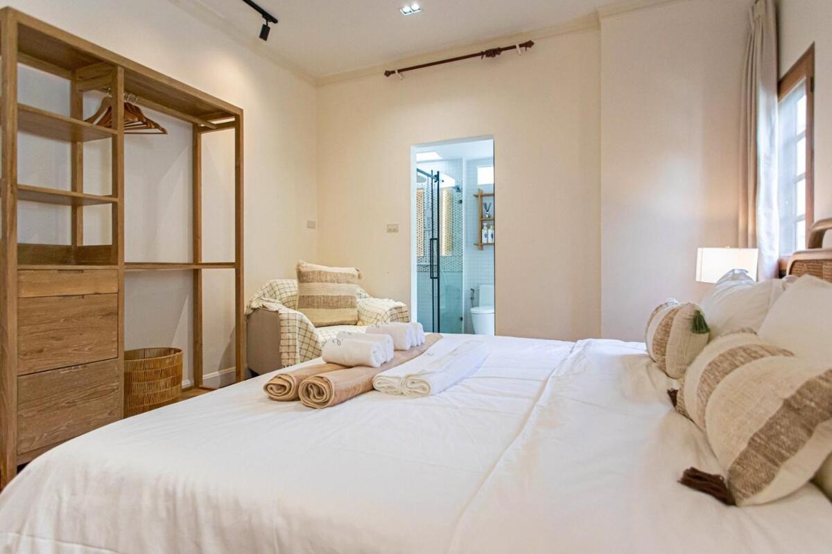 Near Ancient City, Walking Night Bazaar, 6 Bedroom 7 Bathroom Luxury Pool Garden Chiang Mai