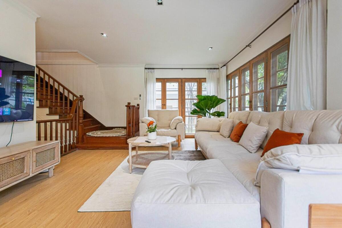 Near Ancient City, Walking Night Bazaar, 6 Bedroom 7 Bathroom Luxury Pool Garden Chiang Mai