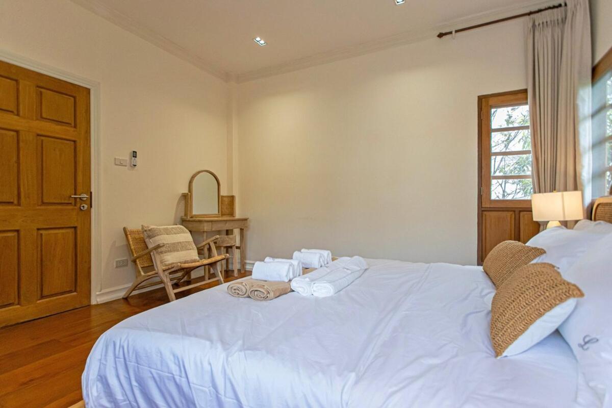 Holiday home Near Ancient City, Walking Night Bazaar, 6 Bedroom 7 Bathroom Luxury Pool Garden *
