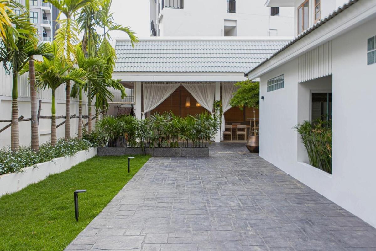 Near Ancient City, Walking Night Bazaar, 6 Bedroom 7 Bathroom Luxury Pool Garden Holiday home Chiang Mai