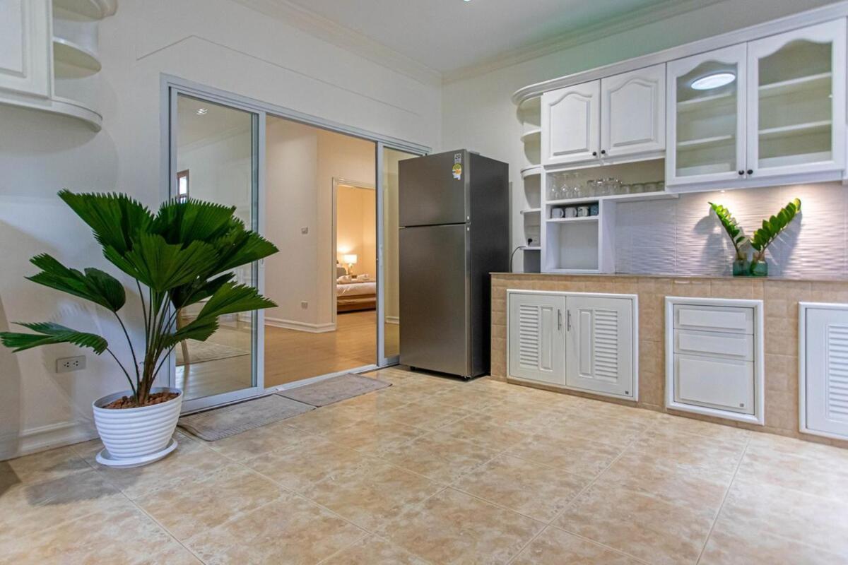 Near Ancient City, Walking Night Bazaar, 6 Bedroom 7 Bathroom Luxury Pool Garden Holiday home *
