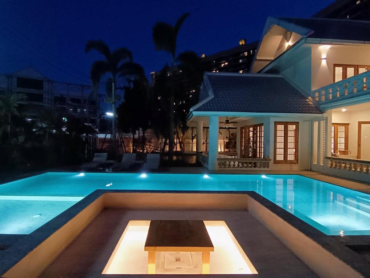 Near Ancient City, Walking Night Bazaar, 6 Bedroom 7 Bathroom Luxury Pool Garden Holiday home Chiang Mai