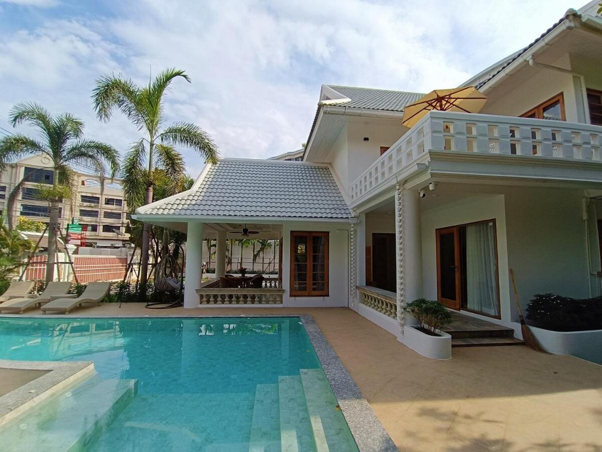 Holiday home Near Ancient City, Walking Night Bazaar, 6 Bedroom 7 Bathroom Luxury Pool Garden *