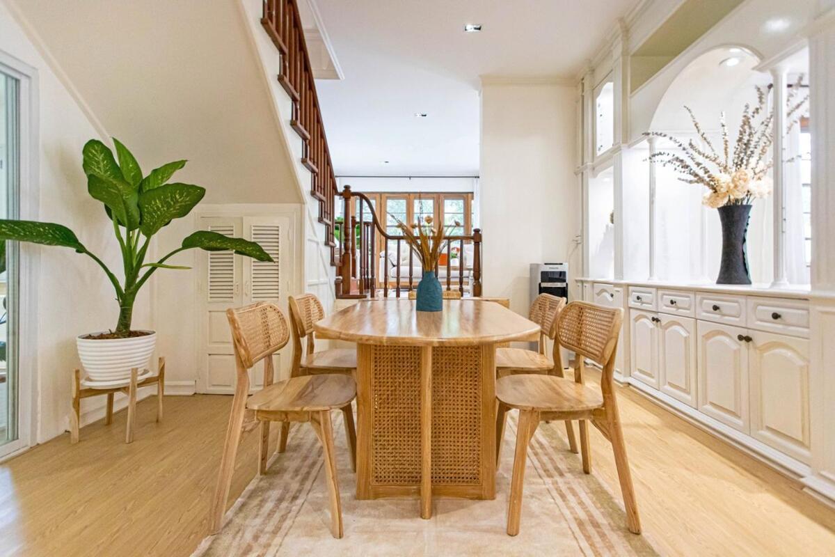 Near Ancient City, Walking Night Bazaar, 6 Bedroom 7 Bathroom Luxury Pool Garden Holiday home *