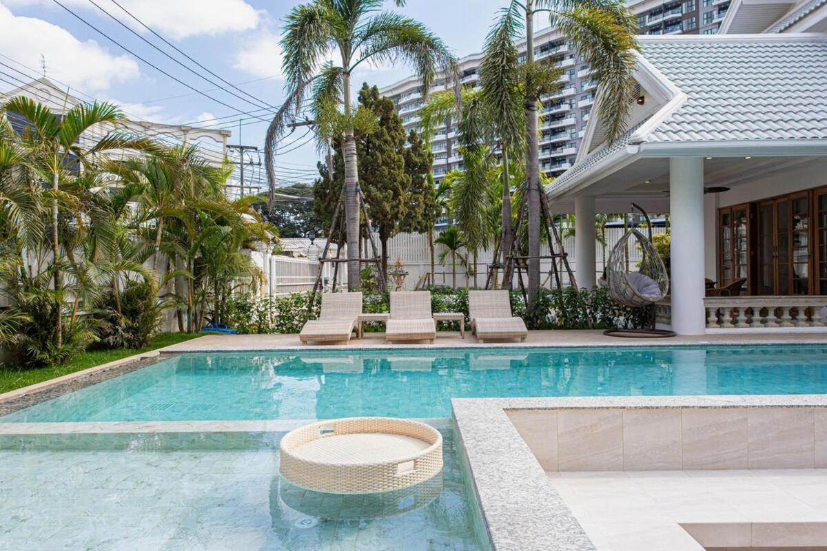 Holiday home Near Ancient City, Walking Night Bazaar, 6 Bedroom 7 Bathroom Luxury Pool Garden