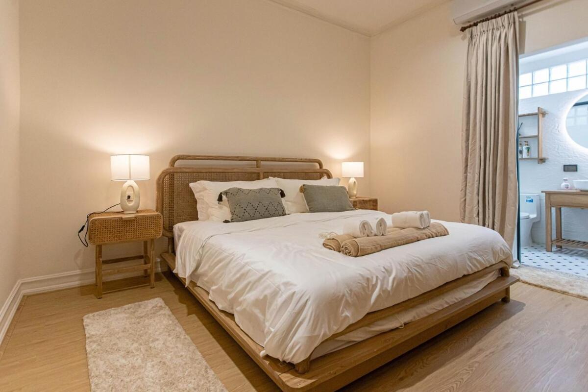 Holiday home Near Ancient City, Walking Night Bazaar, 6 Bedroom 7 Bathroom Luxury Pool Garden