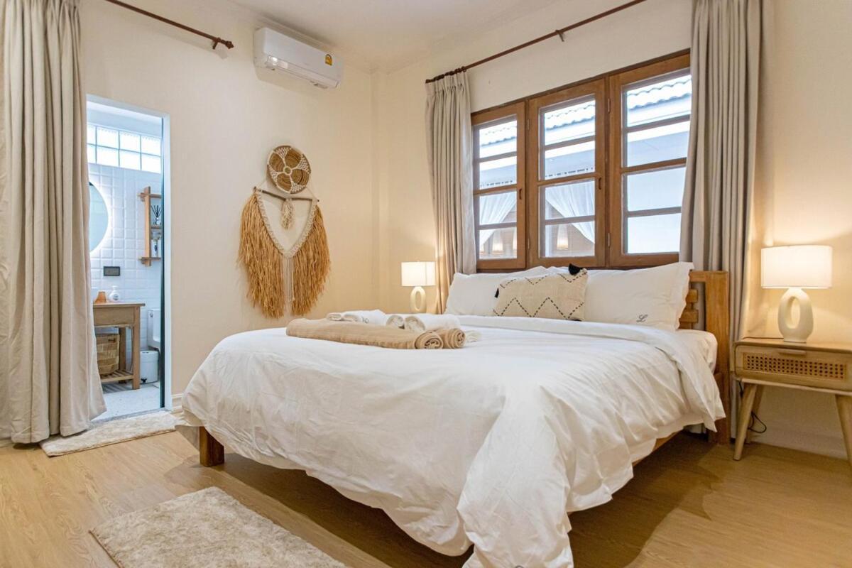 Near Ancient City, Walking Night Bazaar, 6 Bedroom 7 Bathroom Luxury Pool Garden Holiday home *